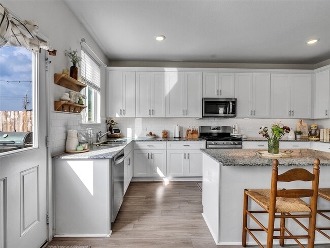 Building Photo - 25623 Balsamroot Dr