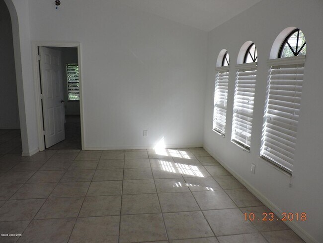 Photo - 2195 Ladner Rd NE