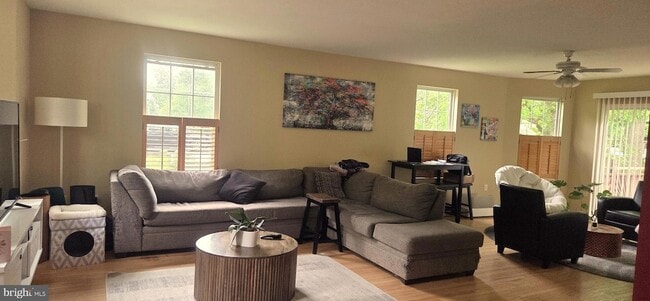 Photo - 3562 Edgemont St