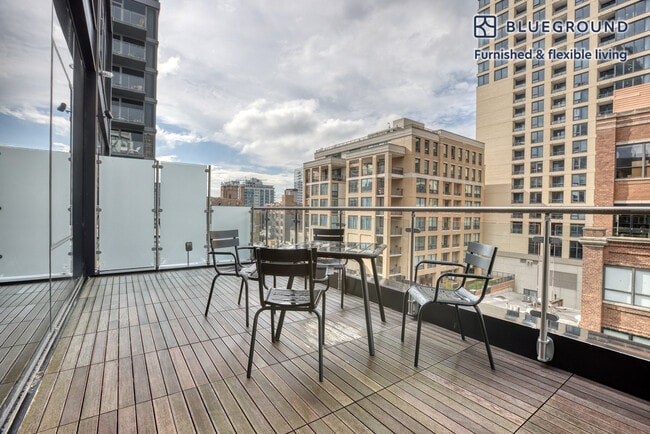 Photo - 676 N La Salle Dr Unit FL7-ID323