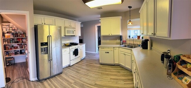 Photo - 541 Zebra Dr