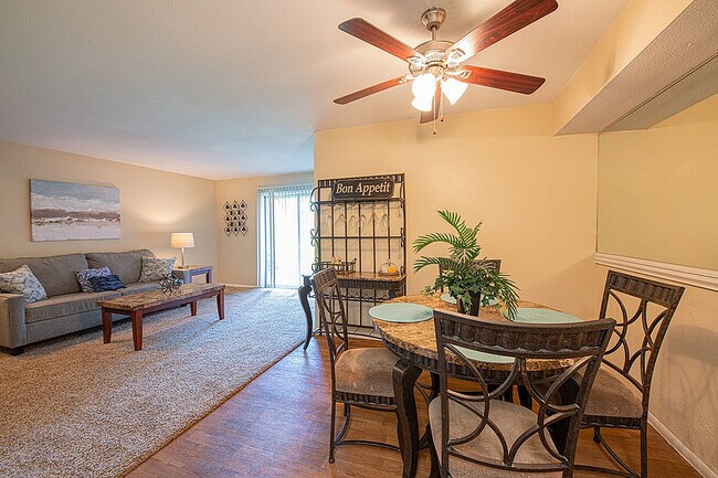 Dining Area - Deer Wood
