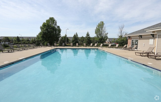Pool - Centennial Park Apartments