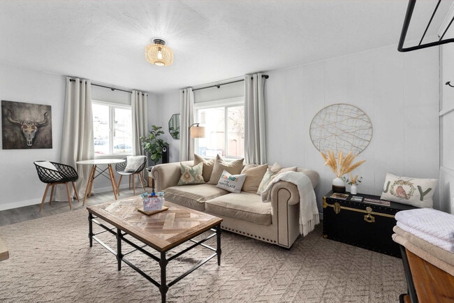 Building Photo - 120 4th Ave N Unit ID1341341P