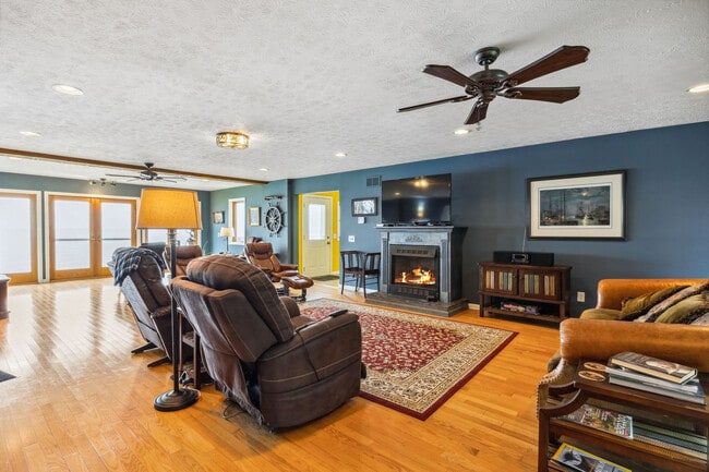 Building Photo - 4433 Lake Rd E Unit SI ID1593875P