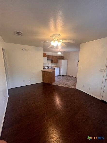 Photo - 1628 Post Rd