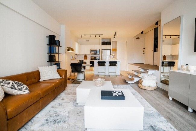 Photo - 21 E Chestnut