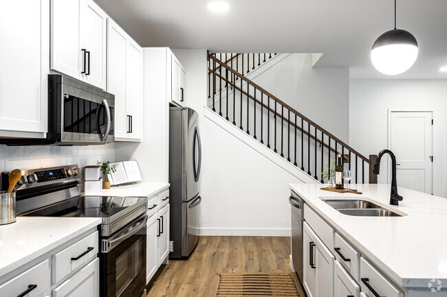 3BR, 2.5BA - 1865SF - Vanguard Villas