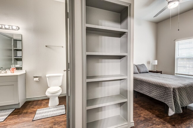 Photo - 136 W Elm Ave Unit ID1295599P