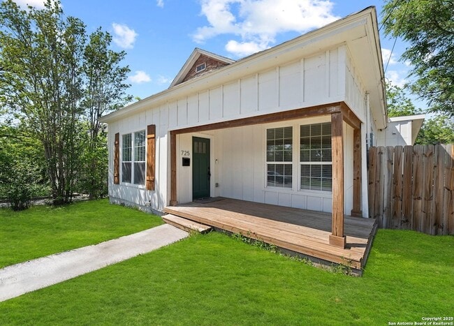 Building Photo - 725 Westfall Ave