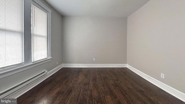 Photo - 1915 W Erie Ave