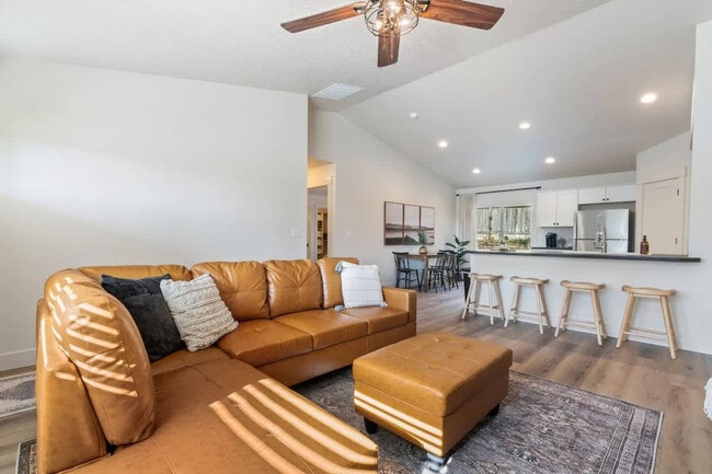 Photo - 44 S Sugar Ave Unit SI ID1460915P