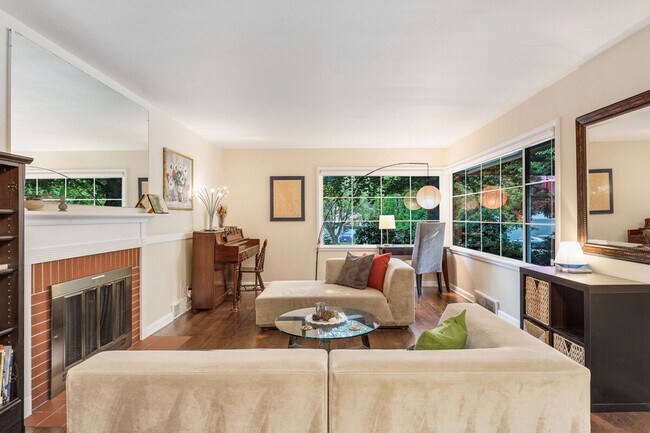 Building Photo - 3177 NE 84th St Unit ID1035927P