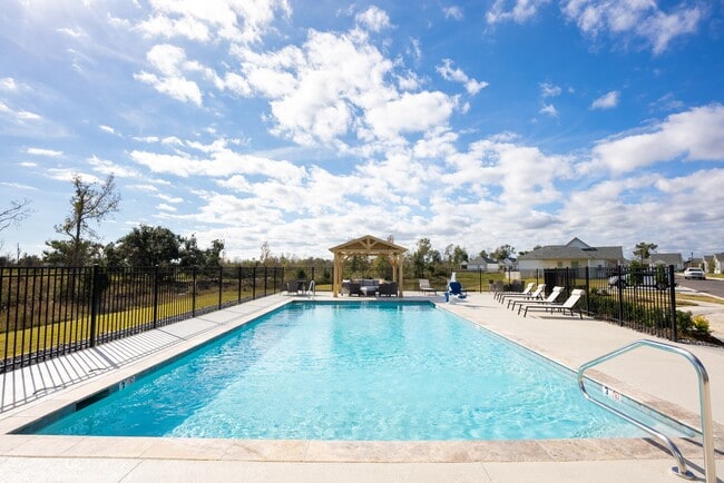 Building Photo - Country Club Cottages