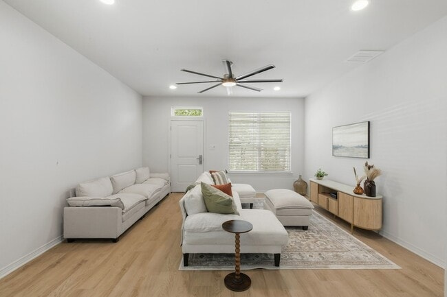 Photo - 228 Richards St