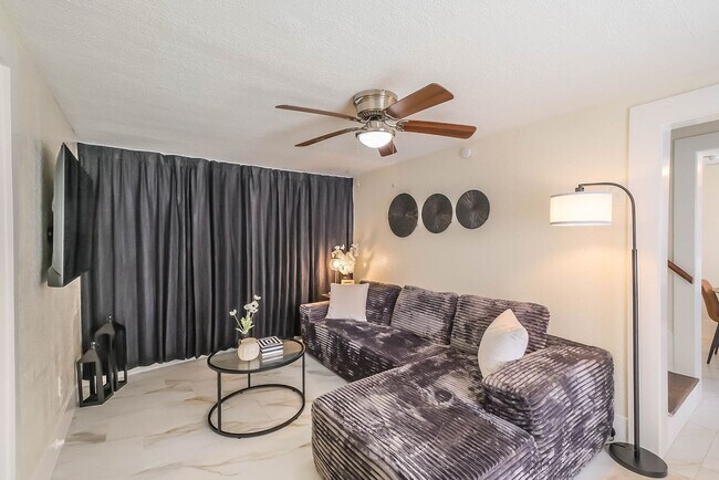 Photo - 1327 W 21st St Unit ID1316404P