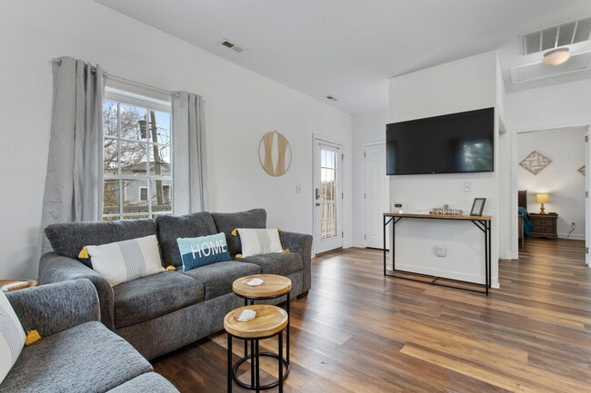 Building Photo - 343 Henderson Ave Unit SI ID1473617P