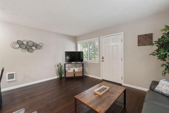 Photo - 617 SE Washington St Unit SI FL1-ID1631620P