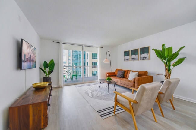 Photo - 1 SE 12th St Unit SI FL18-ID1022212P