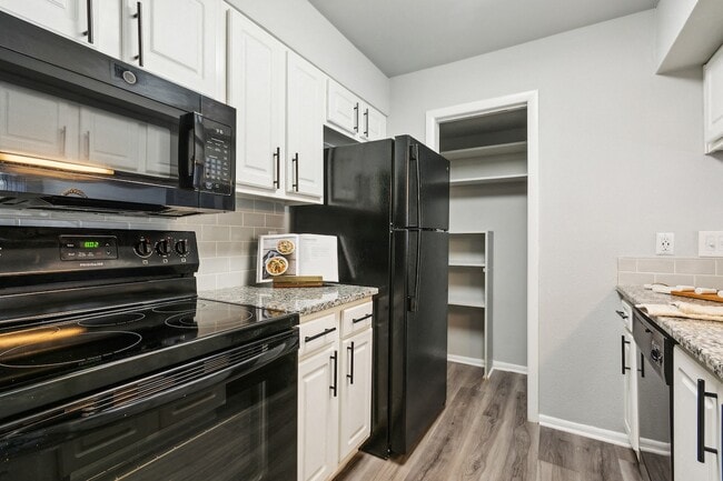 Building Photo - Terrace Oaks