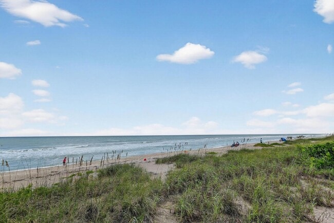 Building Photo - 10310 S Ocean Dr Unit 610