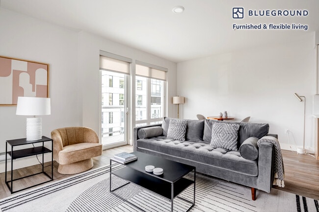 Building Photo - 285 8th Ave N Unit FL5-ID872