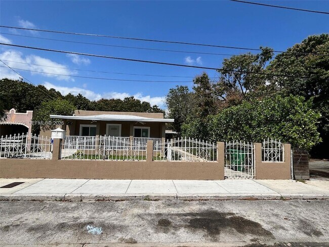 Photo - 261 NW 49th St Unit A