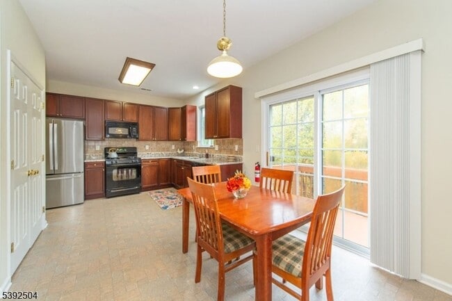 Photo - 36 Winding Hill Dr