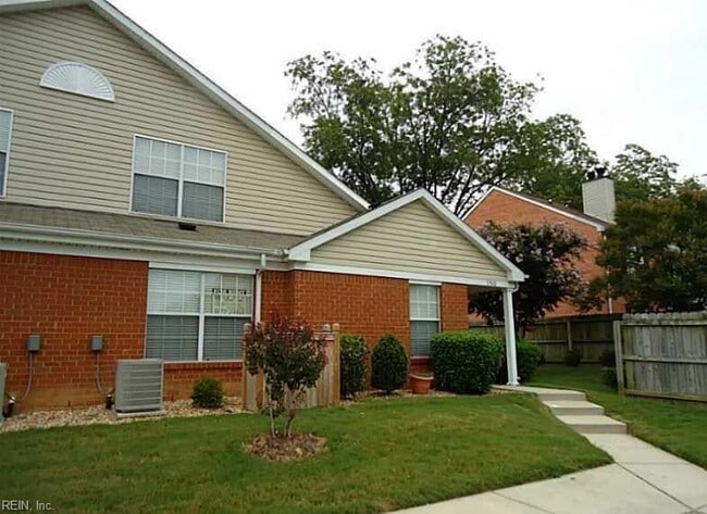 Building Photo - 2302 Westgate Cir