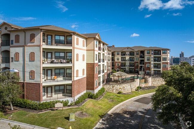 Building Photo - Bay Vista/Bay Vista Pointe