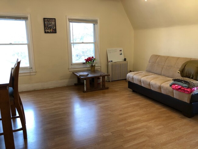 Large Living Space - 417 S Winebiddle St