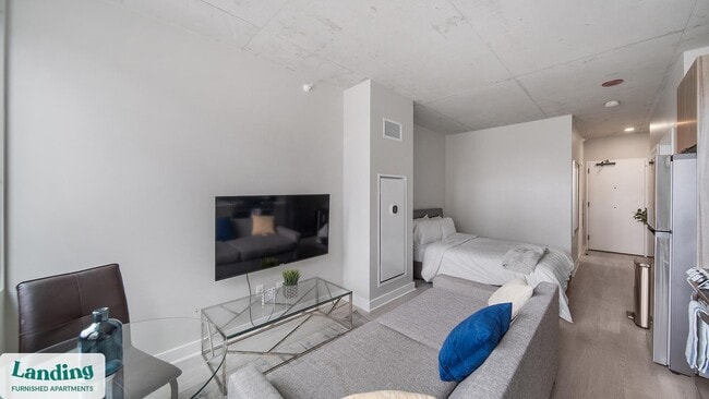 Building Photo - 4611 N Broadway Unit 225.1405815