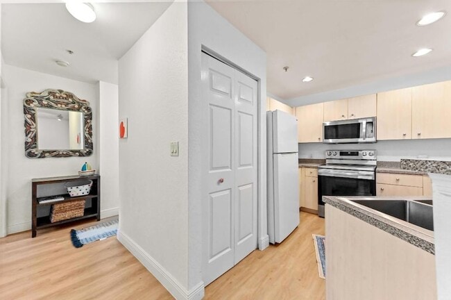 Building Photo - 1803 N Flagler Dr Unit 204