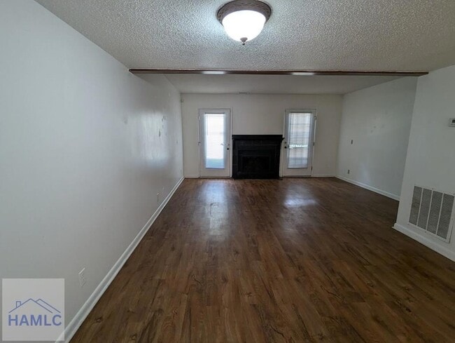 Photo - 727 S Main St