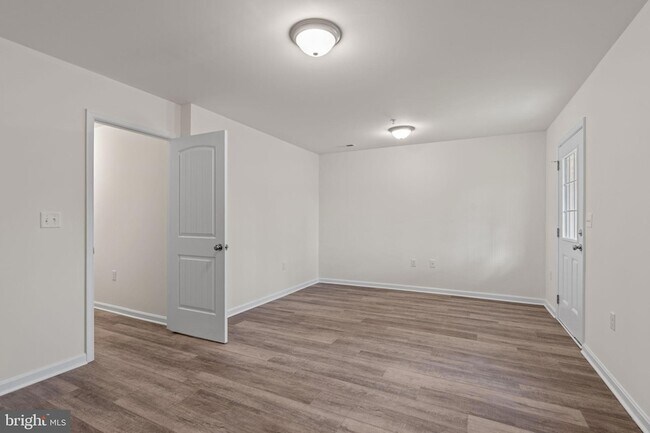 Photo - 27 Overshot Ln