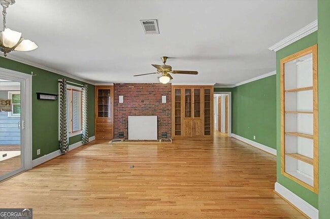 Photo - 269 W Hermitage Rd NE
