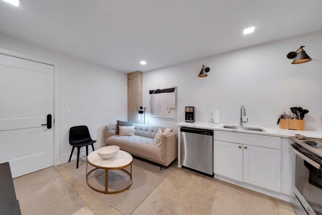 Photo - 505 E Travis St Unit ID1267121P