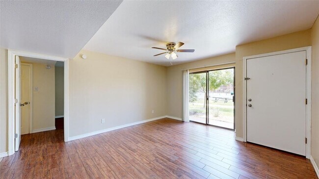 Photo - 904 University Oaks Blvd Unit 97