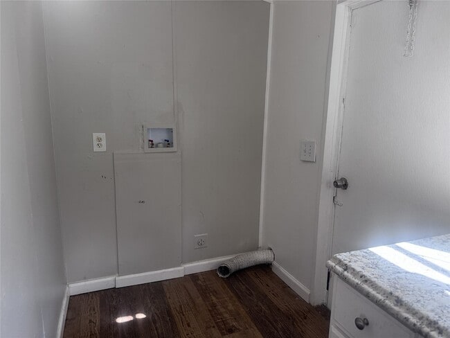 Photo - 934 Queenswood St