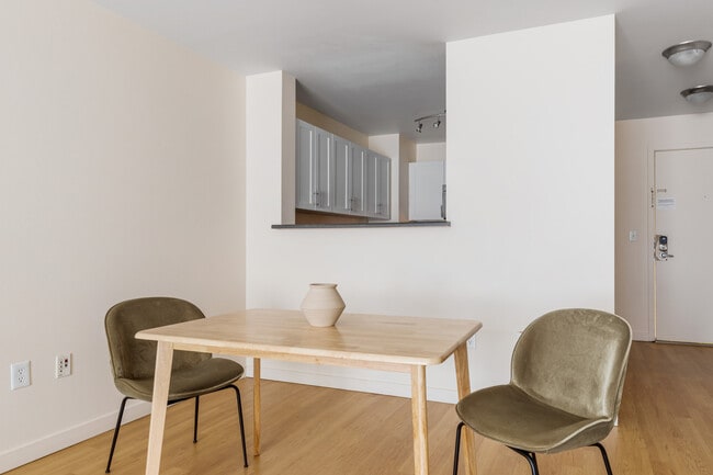 Photo - 938 110th Ave NE Unit SI FL2-ID906