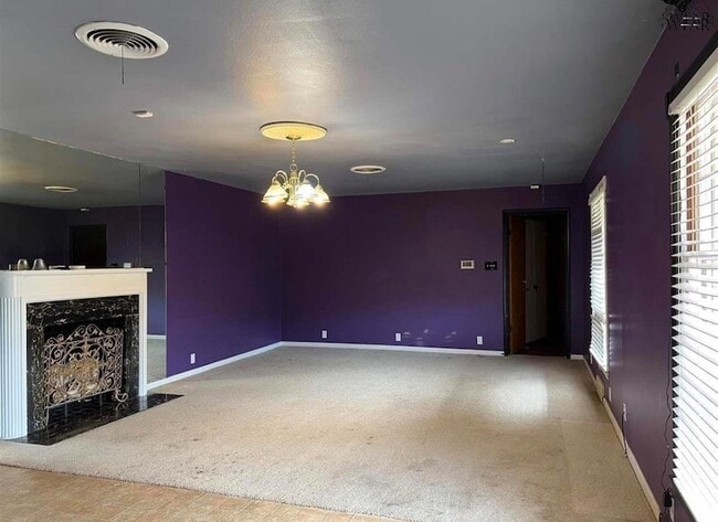Photo - 722 Maple St