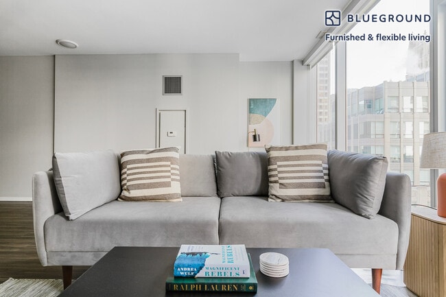 Photo - 200 E Illinois St Unit SI FL13-ID1168