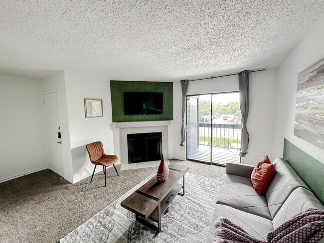 Building Photo - 1071 Clayton Ln Unit ID1256104P