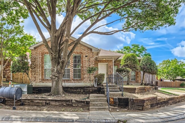 Building Photo - 704 Ashbrook Dr