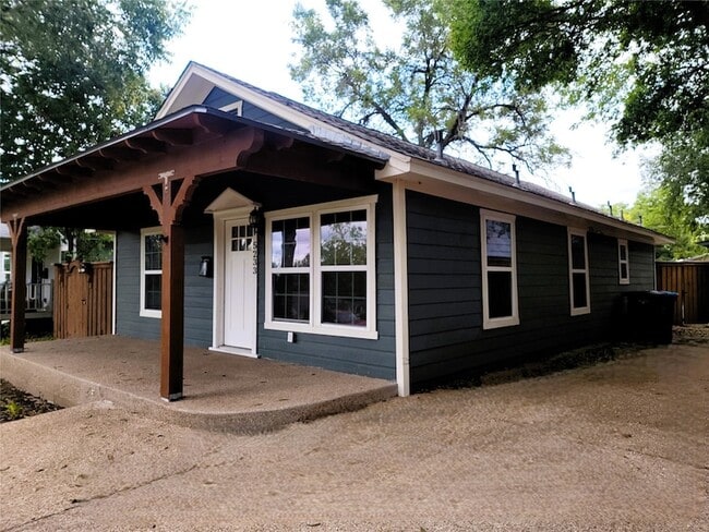 Building Photo - 5233 Wellesley Ave