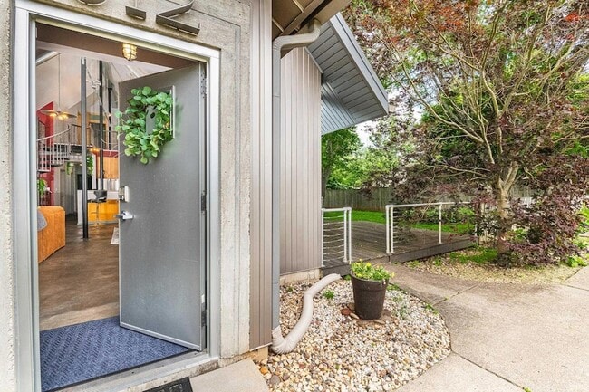 Photo - 612 N Kerry Dr