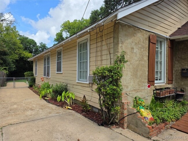 Photo - 33 N California St