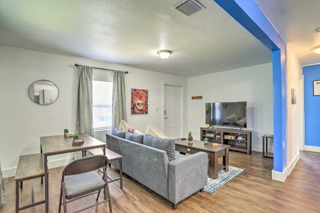 Building Photo - 1920 NW 47th St Unit ID1306952P