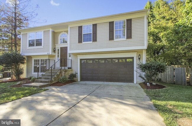 Building Photo - 102 W Deer Park Rd