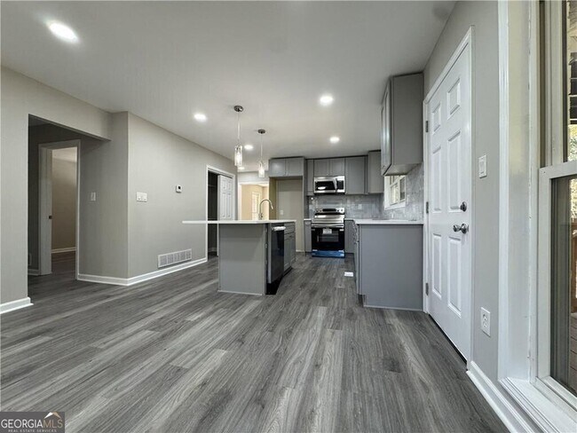 Photo - 3489 Creighton Rd SW